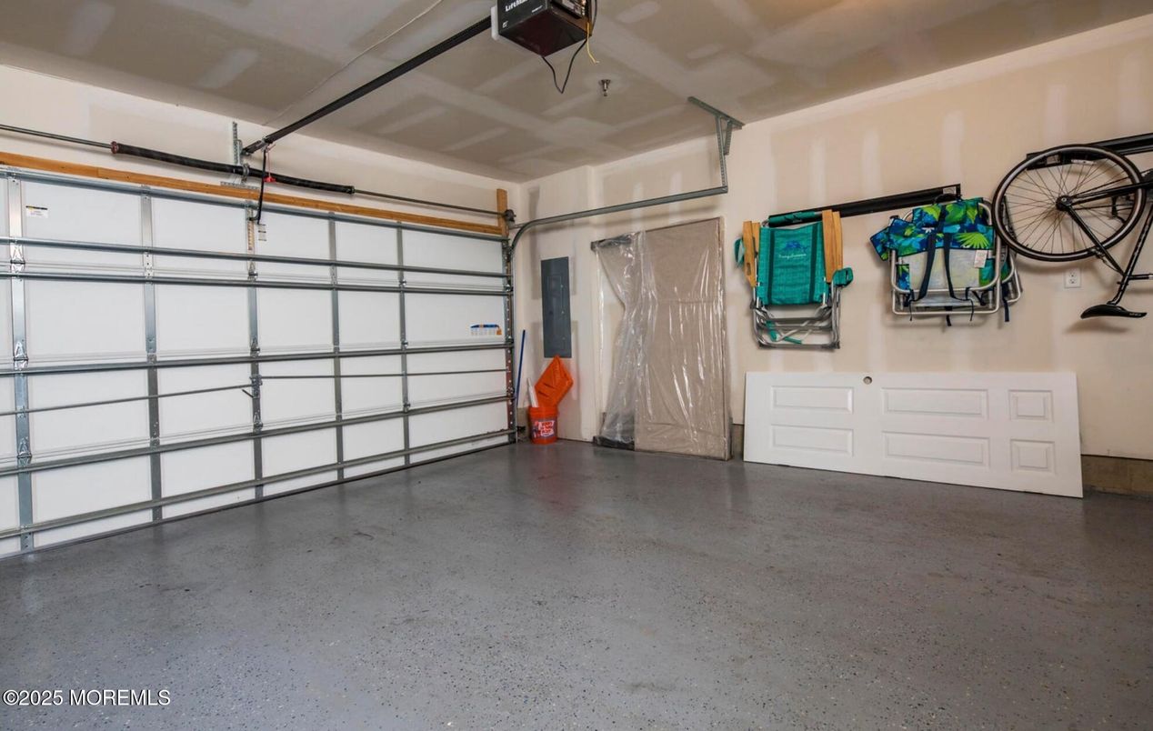 Garage, Interior