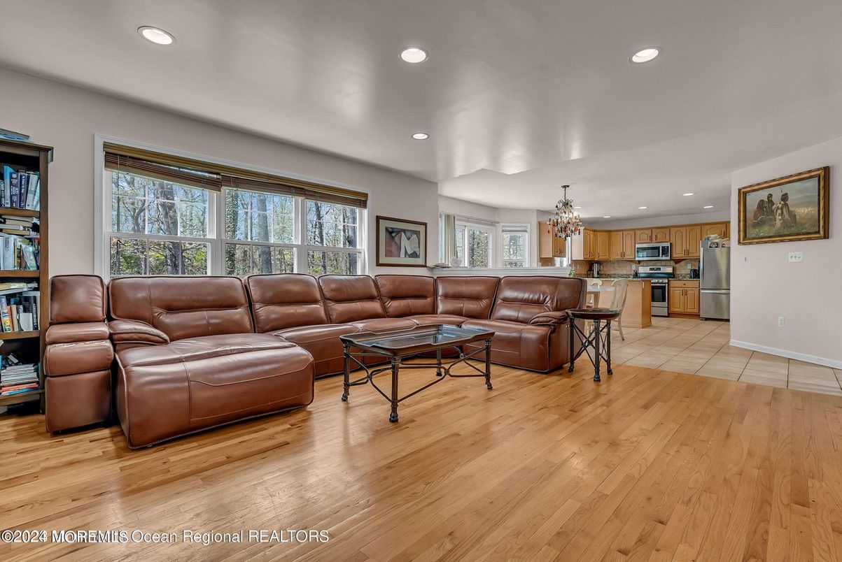 Chandelier, Interior, Kitchen, Living room, Recessed Lighting, Wood Texture Flooring
