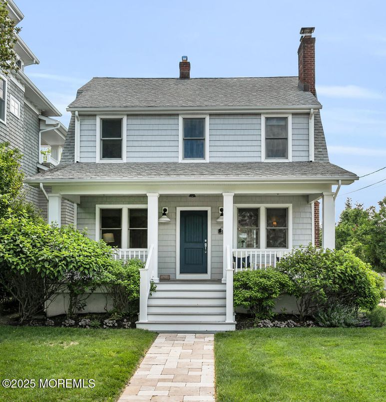Exterior, Facade, American Foursquare