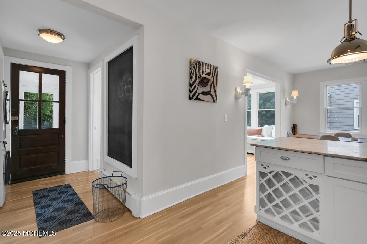 Interior, Pendant Lights, Wood Texture Flooring