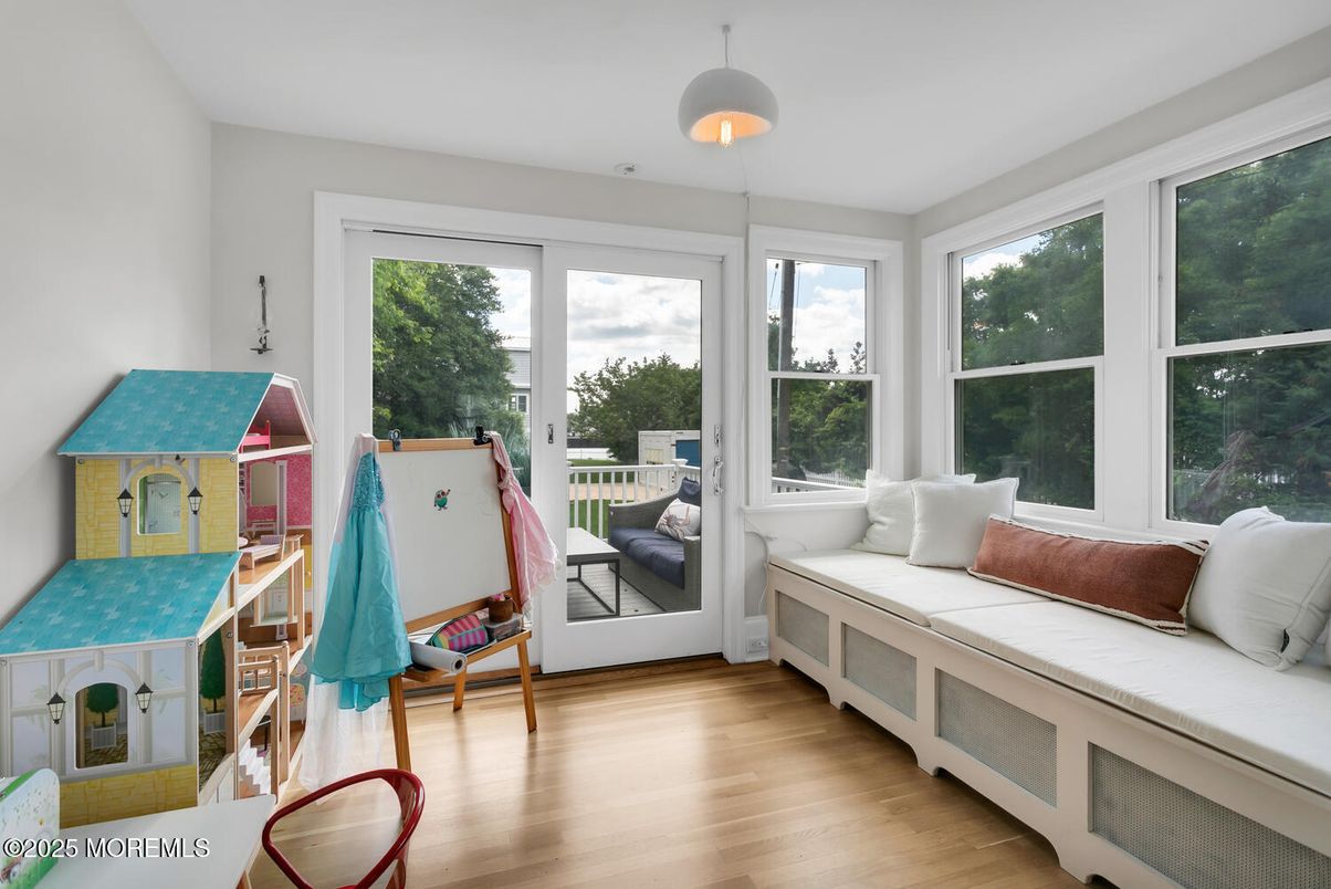 Interior, Sun Room, Wood Texture Flooring
