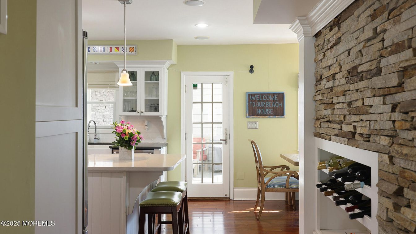 Dining room, Interior, Kitchen, Pendant Lights, Recessed Lighting, Stone Walls, Wood Texture Flooring