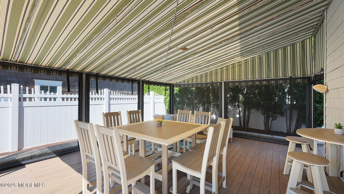 Dining room, Interior, Sun Room, Wood Texture Flooring