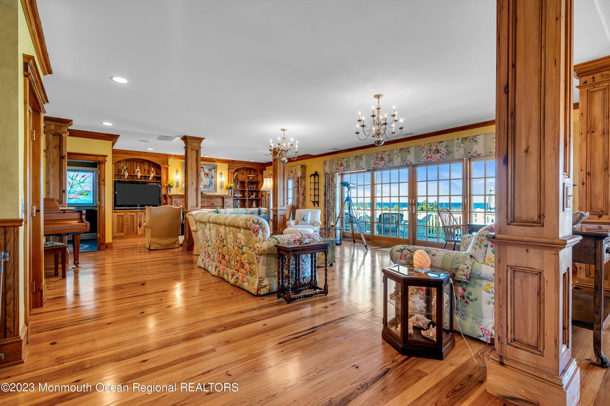 Chandelier, Interior, Living room, Recessed Lighting, Wood Texture Flooring