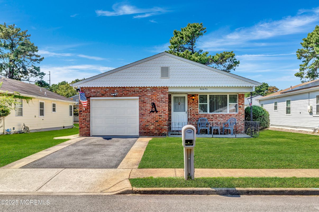 Attached, Exterior, Facade, Brick Facade, Ranch