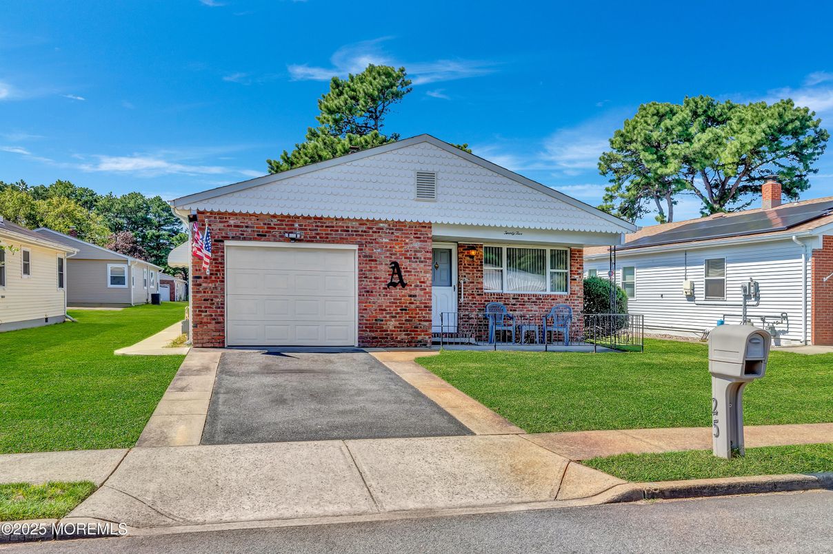 Attached, Exterior, Facade, Brick Facade, Ranch