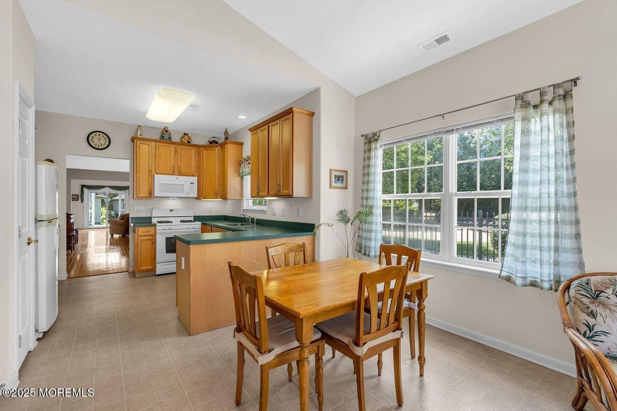 Dining room, Interior, Kitchen, Recessed Lighting