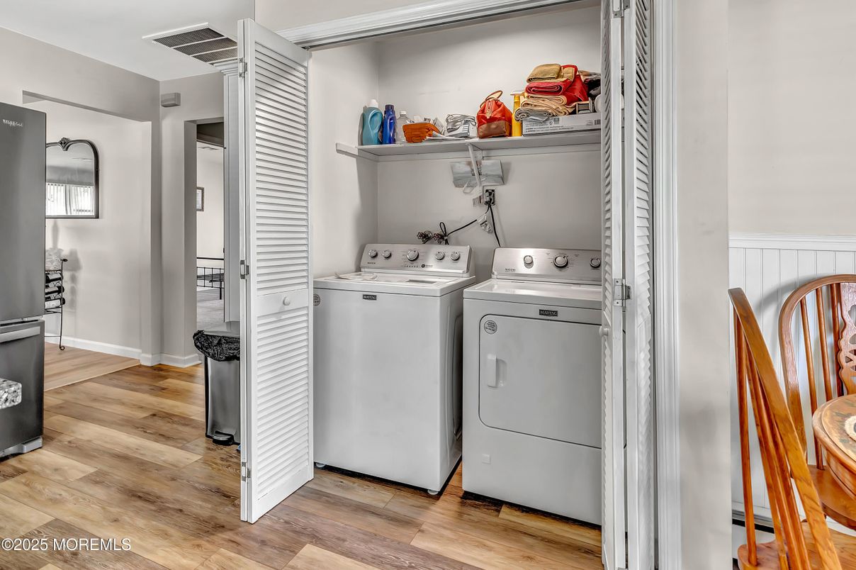 Interior, Utility Closets, Washer, Wood Texture Flooring
