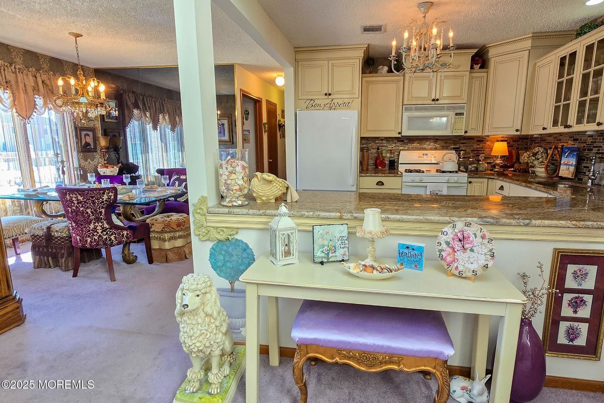 Chandelier, Dining room, Interior, Kitchen