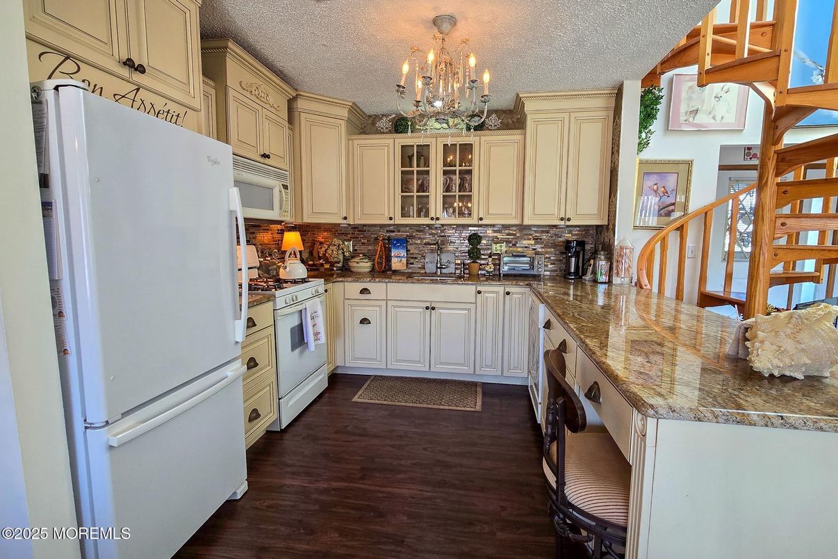 Chandelier, Interior, Kitchen, Wood Texture Flooring
