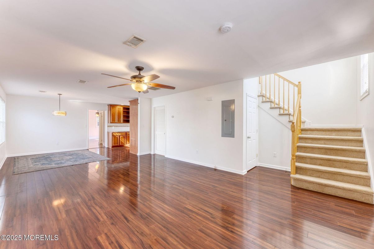 Empty room, Interior, Pendant Lights, Wood Texture Flooring