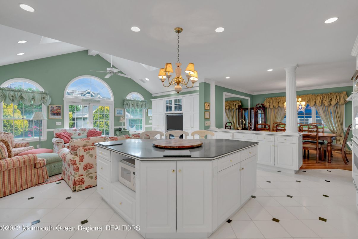 Chandelier, Dining room, Interior, Kitchen, Living room, Recessed Lighting