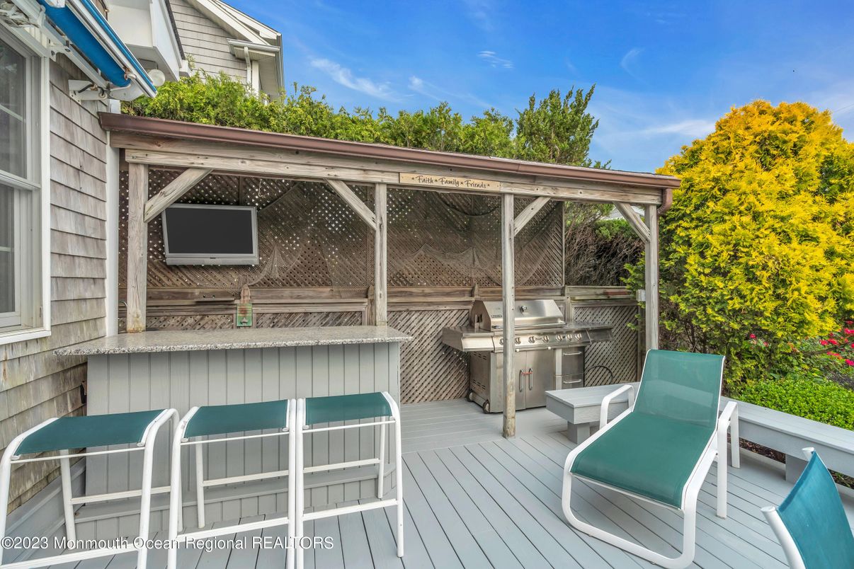 Exterior, Outdoor Kitchen