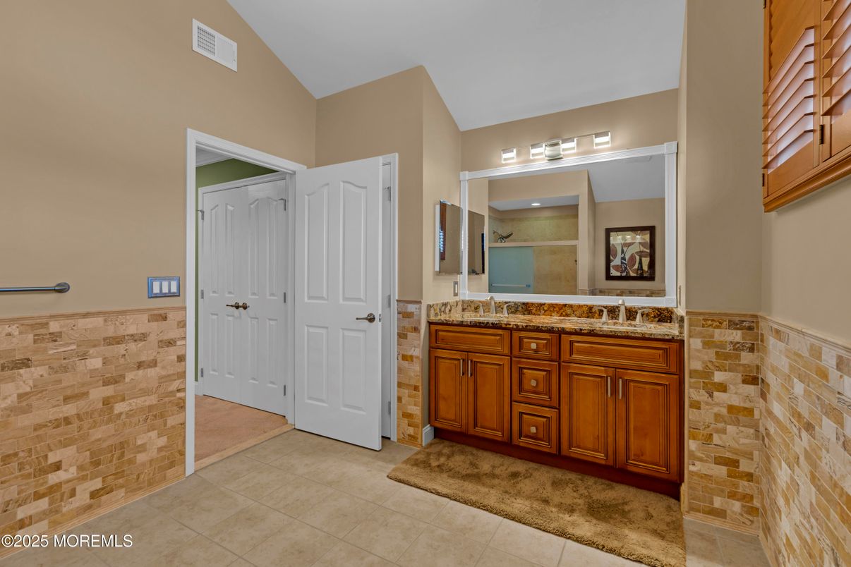 Bathroom, Dual Sink Vanities, Interior