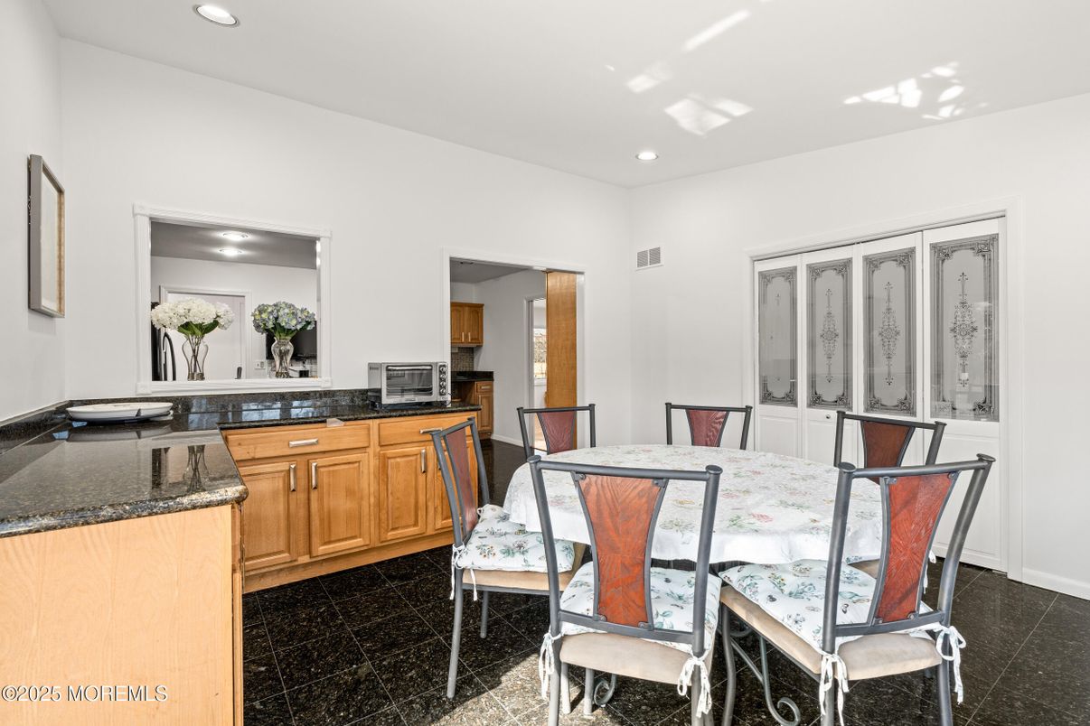 Dining room, Interior, Kitchen, Recessed Lighting