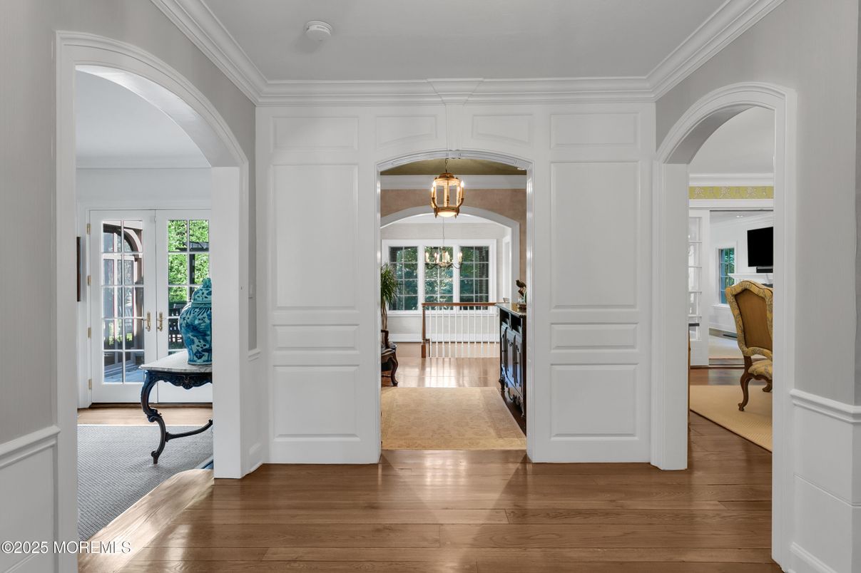 Interior, Pendant Lights, Wood Texture Flooring