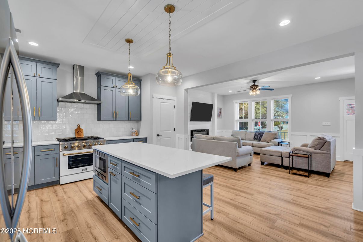 Interior, Kitchen, Living room, Pendant Lights, Recessed Lighting, Stainless Steel Appliances, Wood Texture Flooring