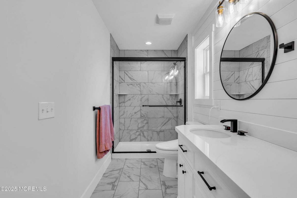 Bathroom, Interior, Marble, Marble Walls, Recessed Lighting