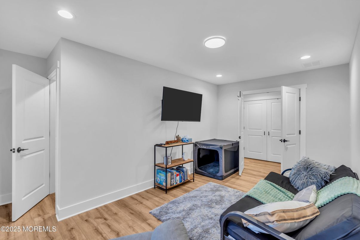 Interior, Recessed Lighting, Wood Texture Flooring