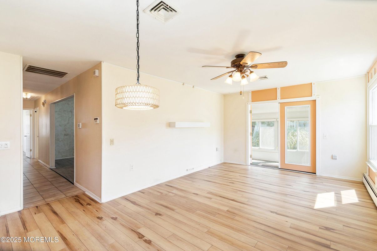 Empty room, Interior, Pendant Lights, Wood Texture Flooring