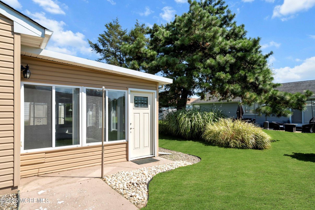 Backyard, Exterior