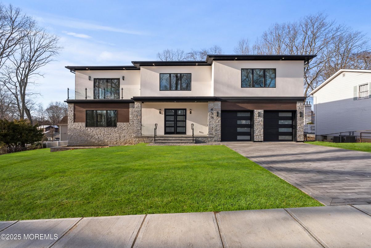 Attached, Exterior, Facade, Modern