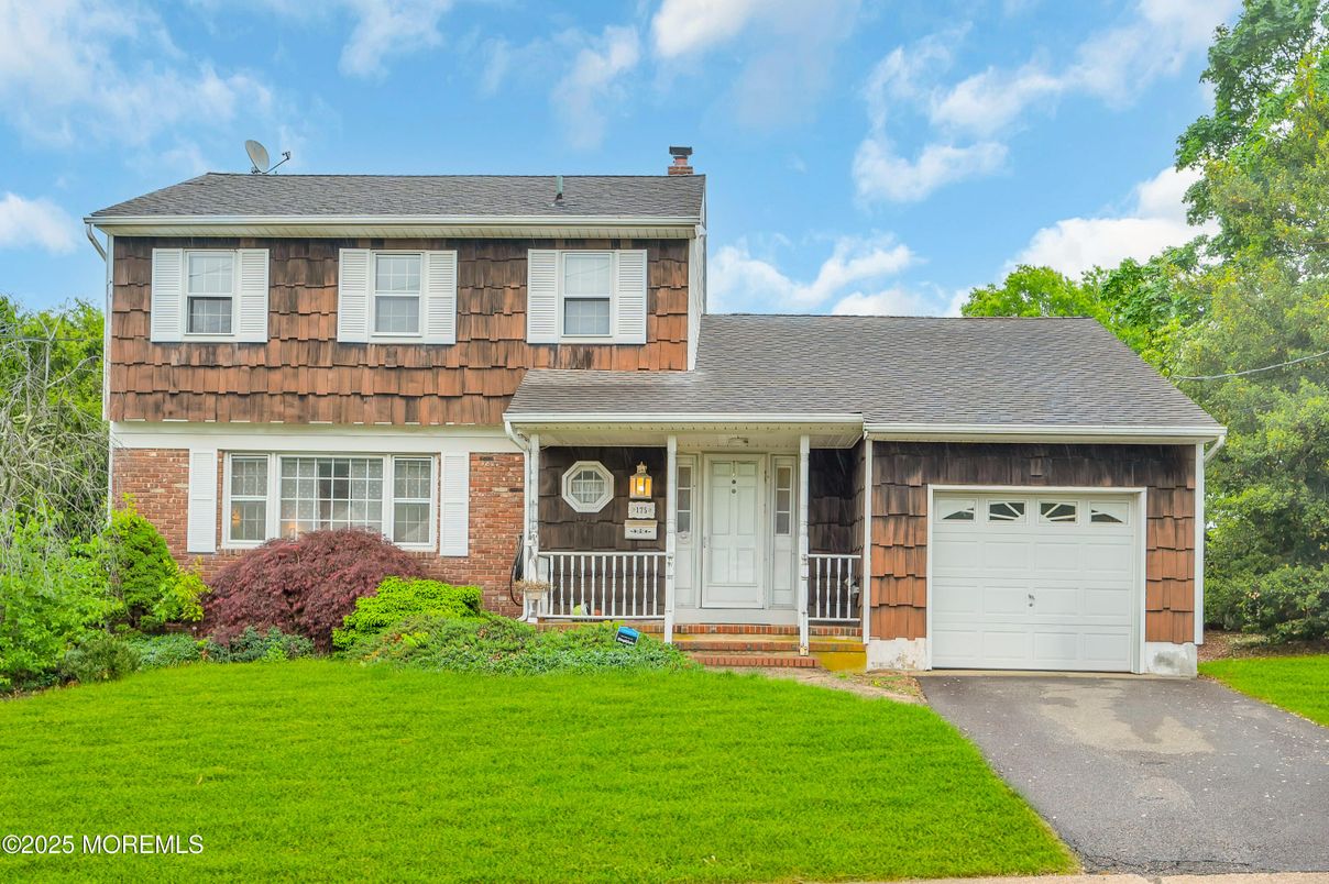 Attached, Exterior, Facade, Brick Facade, Split Level