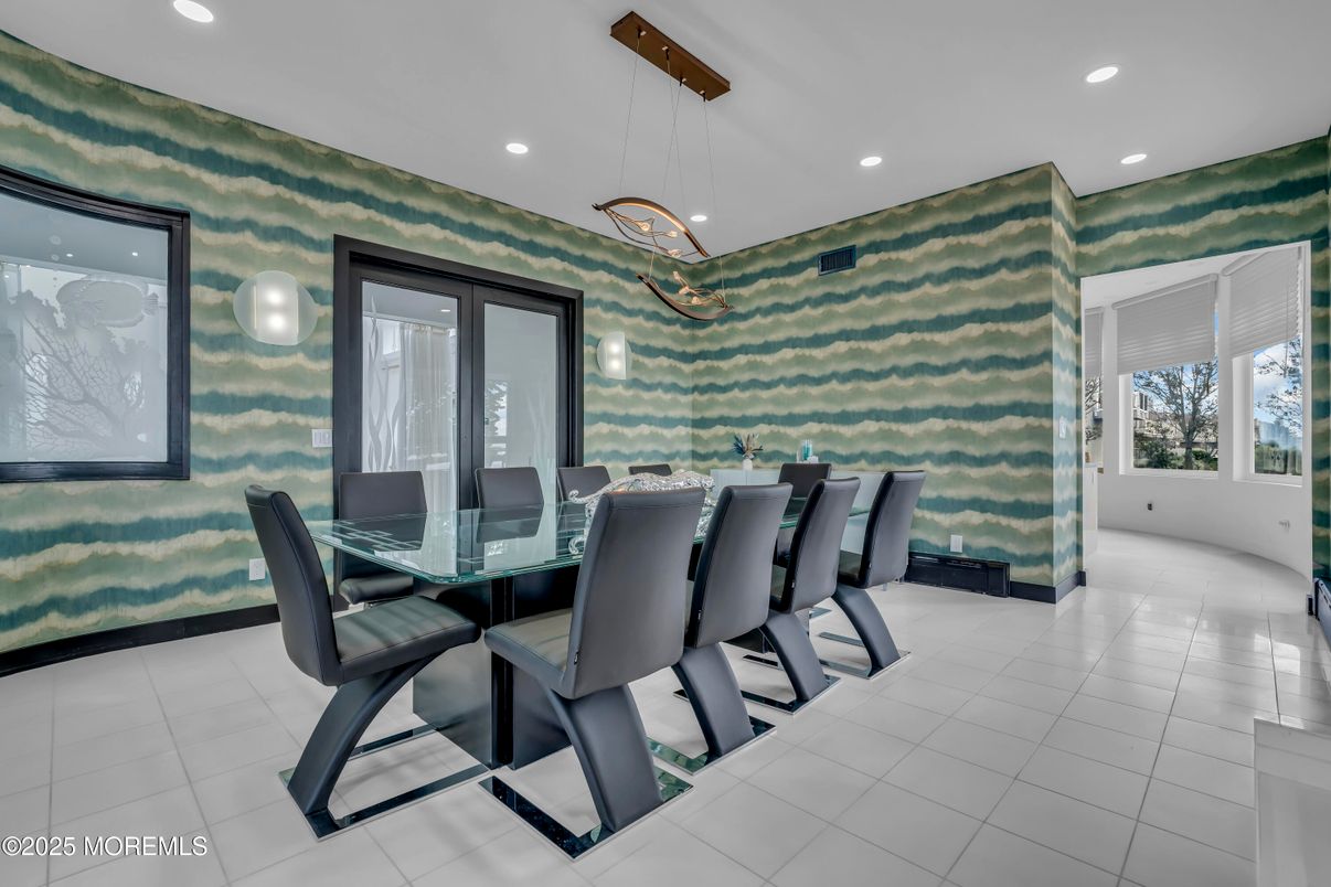 Dining room, Interior, Pendant Lights, Recessed Lighting