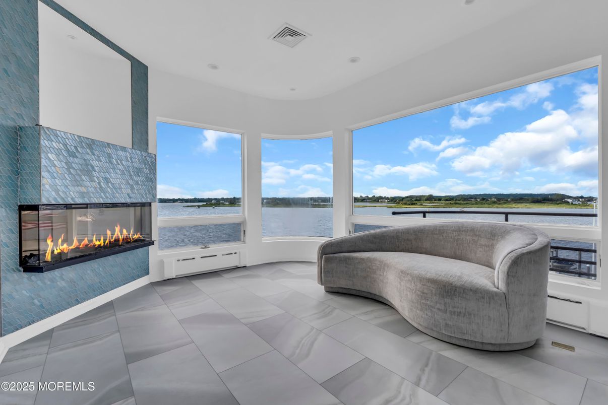 Fireplace, Interior, Recessed Lighting, Water