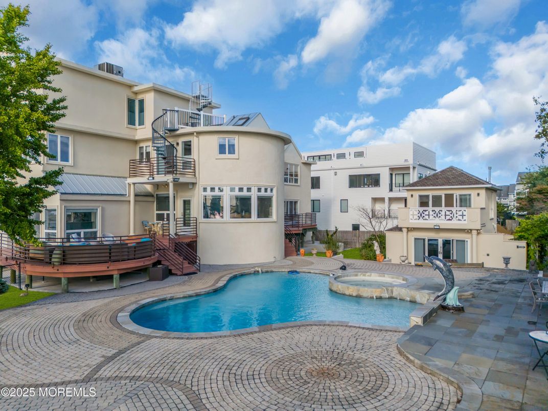 Exterior, Pool