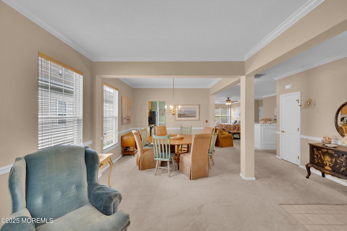 Chandelier, Dining room, Interior, Pendant Lights