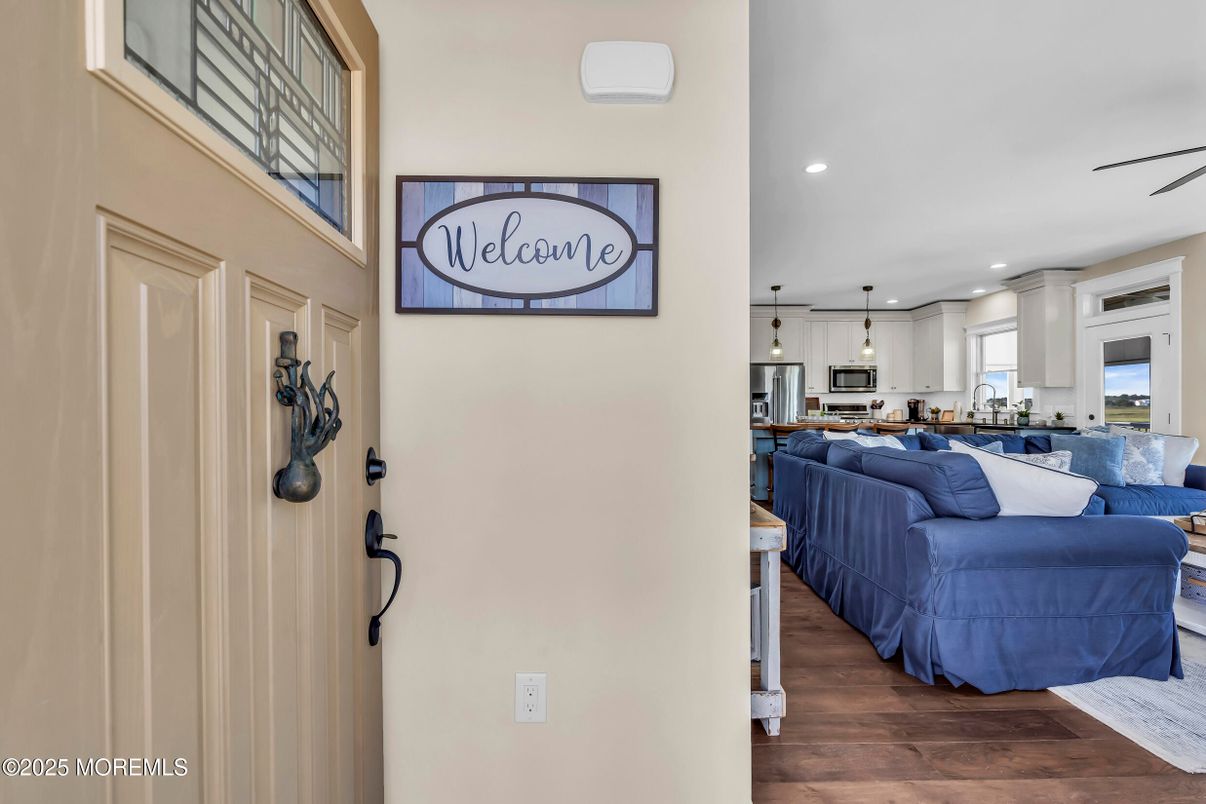 Interior, Kitchen, Living room, Pendant Lights, Recessed Lighting, Stainless Steel Appliances, Wood Texture Flooring