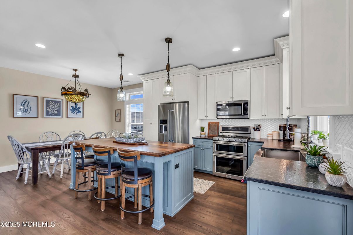 Dining room, Interior, Kitchen, Pendant Lights, Recessed Lighting, Stainless Steel Appliances, Wood Texture Flooring