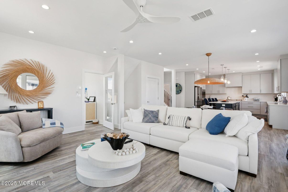 Interior, Kitchen, Living room, Pendant Lights, Recessed Lighting, Wood Texture Flooring