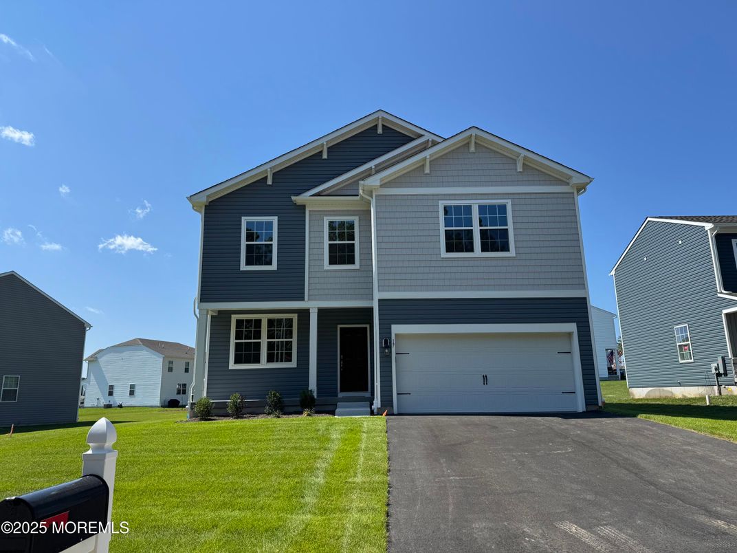 Attached, Exterior, Facade, American Craftsman