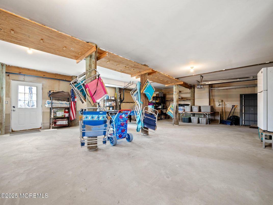 Garage, Interior, Wooden Beams