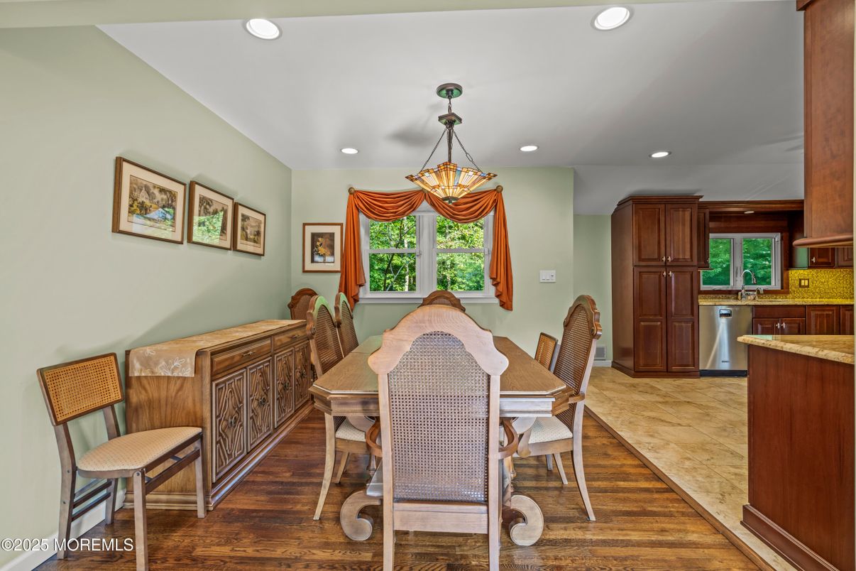 Dining room, Interior, Kitchen, Pendant Lights, Recessed Lighting, Wood Texture Flooring