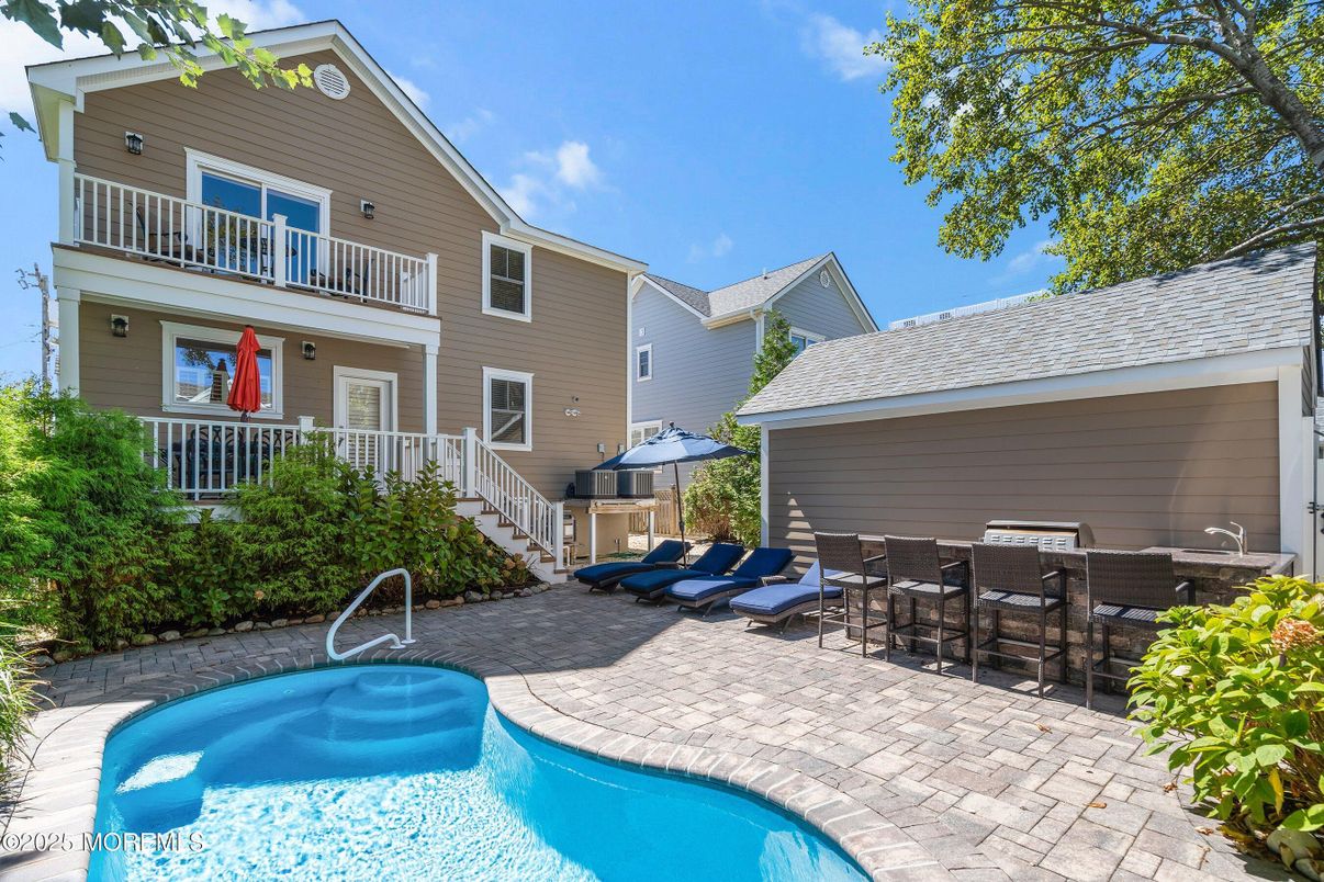 Exterior, Pool