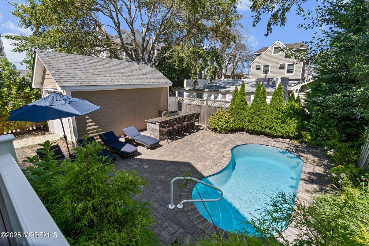 Exterior, Pool