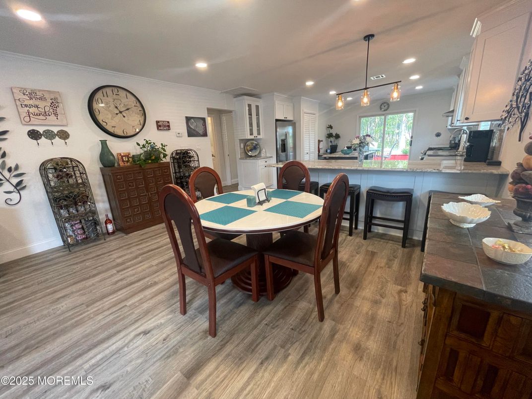 Dining room, Interior, Kitchen, Pendant Lights, Recessed Lighting, Wood Texture Flooring