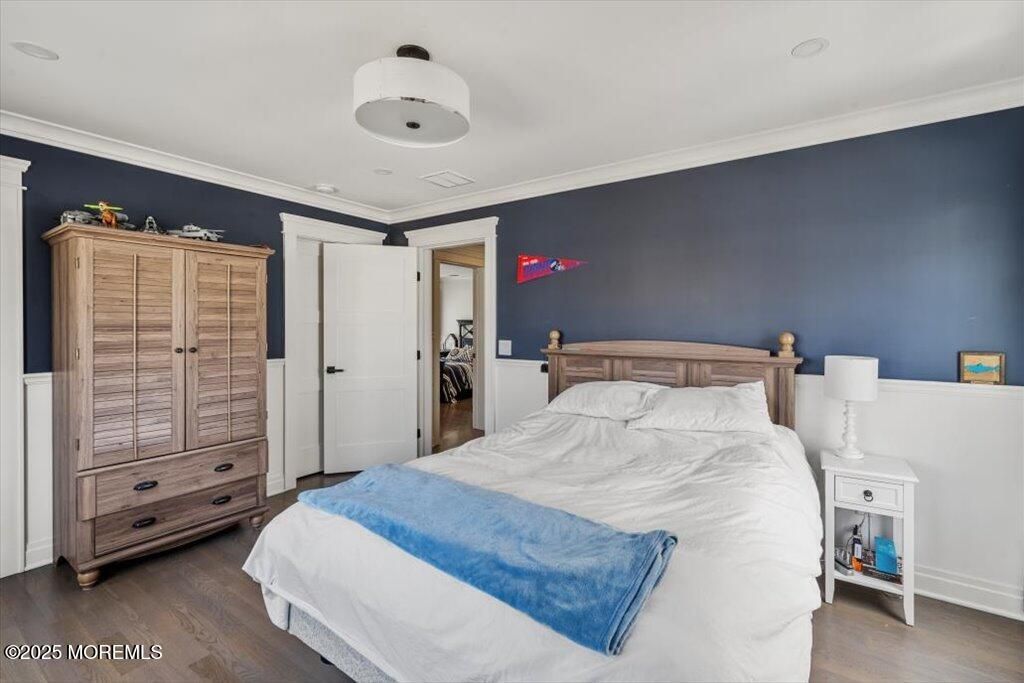 Bedroom, Interior, Pendant Lights, Wood Texture Flooring