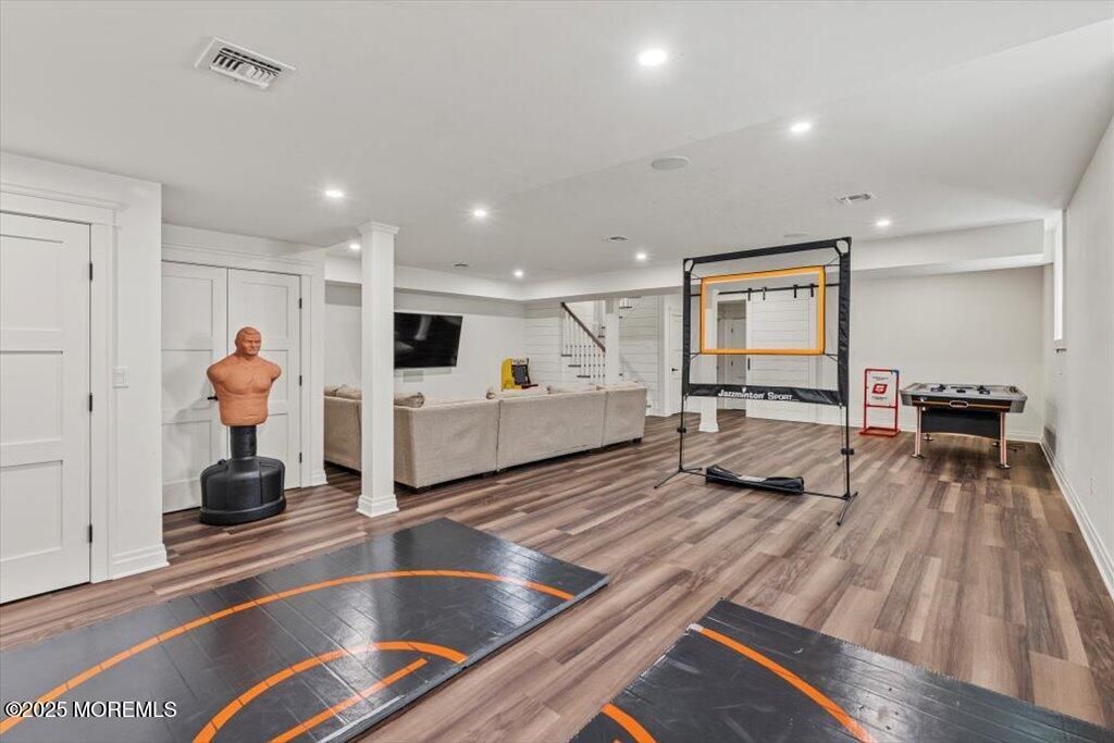 Interior, Recessed Lighting, Wood Texture Flooring