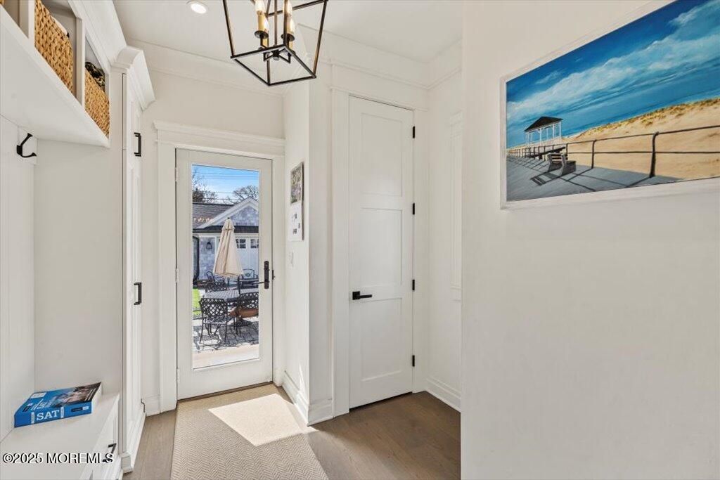 Interior, Pendant Lights, Recessed Lighting, Wood Texture Flooring