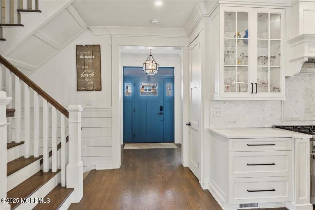Interior, Pendant Lights, Recessed Lighting, Wood Texture Flooring
