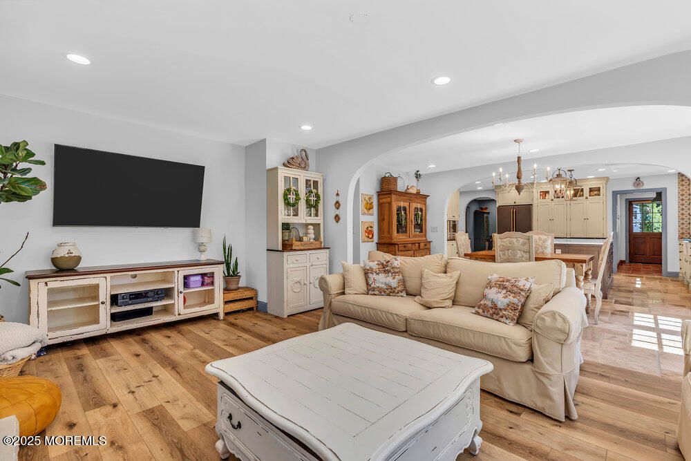 Interior, Kitchen, Living room, Pendant Lights, Recessed Lighting, Wood Texture Flooring