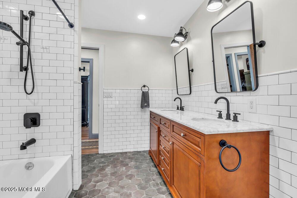 Bathroom, Dual Sink Vanities, Interior, Recessed Lighting