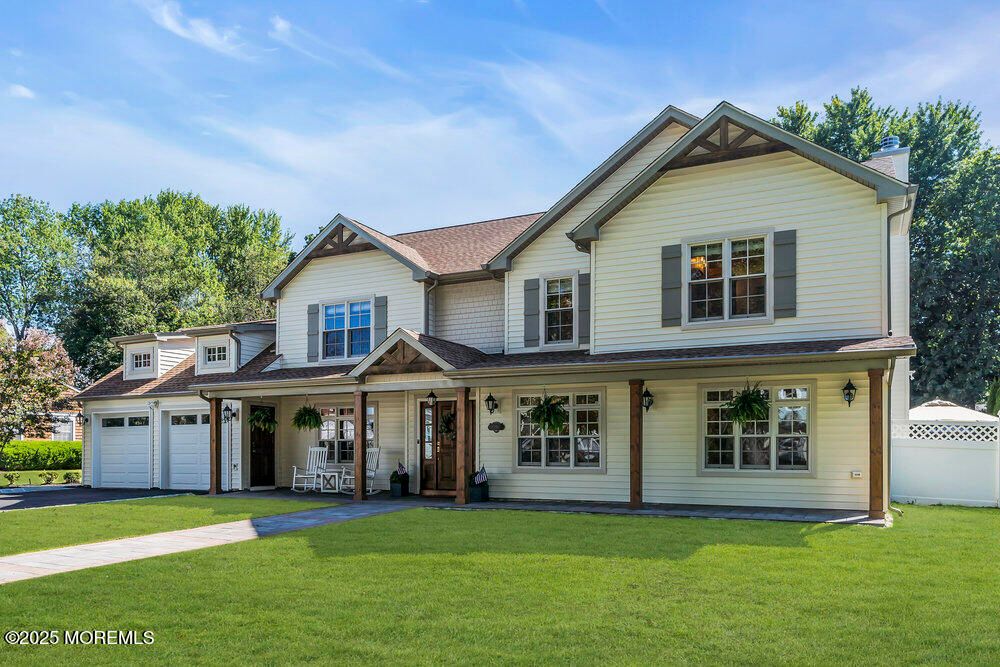 Attached, Exterior, Facade, Farmhouse