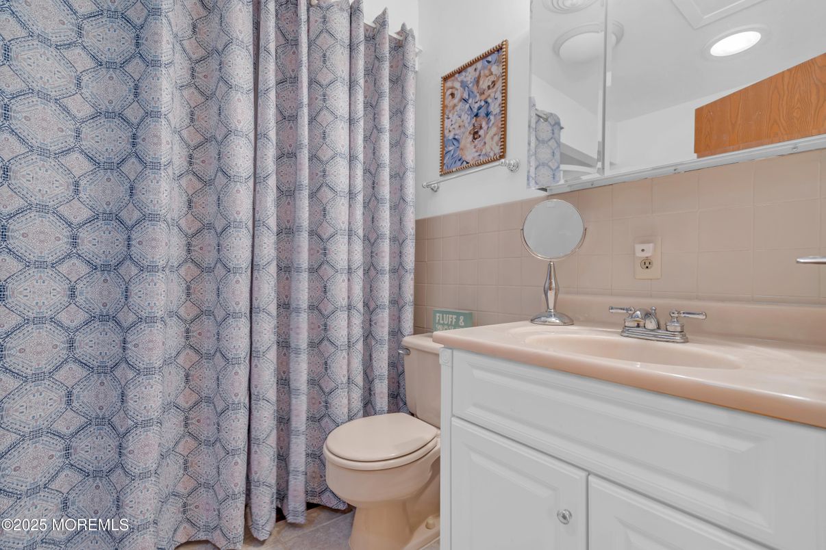 Bathroom, Interior, Recessed Lighting