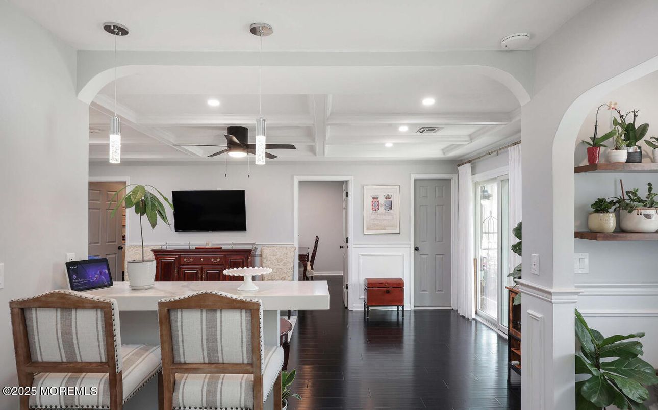 Interior, Recessed Lighting, Wood Texture Flooring