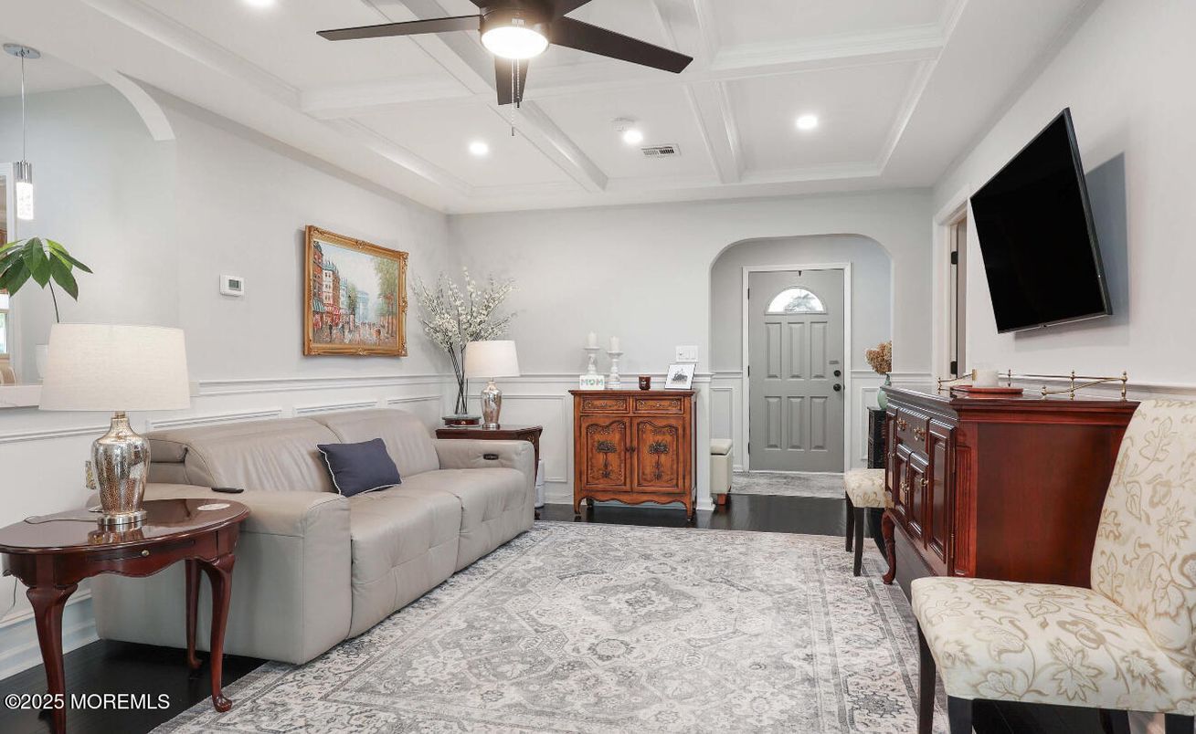 Interior, Recessed Lighting, Wood Texture Flooring